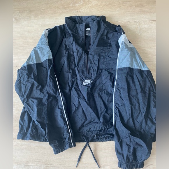 Nike Women’s Pullover Size Medium - Picture 1 of 1
